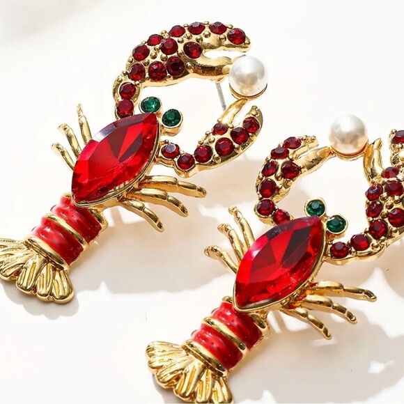 🦞 Betsey Johnson stunning sparkling crystal encrusted red lobster earrings 🦞 - Picture 1 of 5
